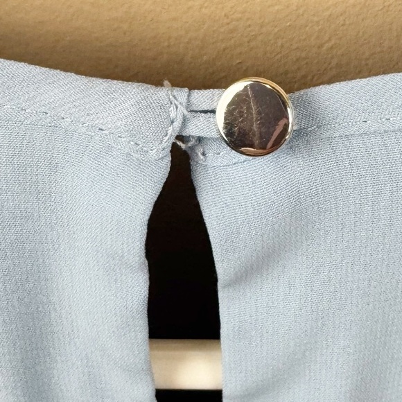 Calvin Klein Light Blue Sleeveless Pleated Blouse Professional Preppy Keyhole - Picture 6 of 9